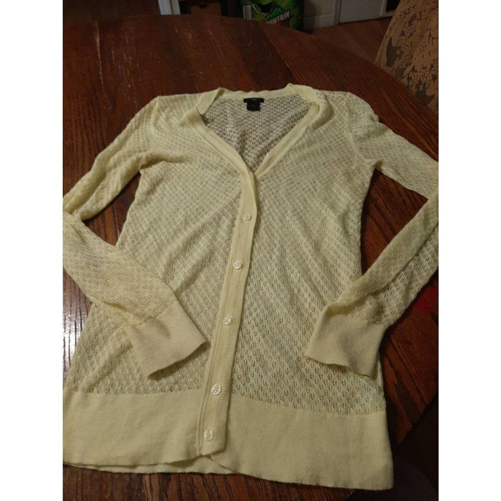 Medium Ann Taylor Yellow Long Sleeve Lightweight Button Frint Sheer Sweater VCut